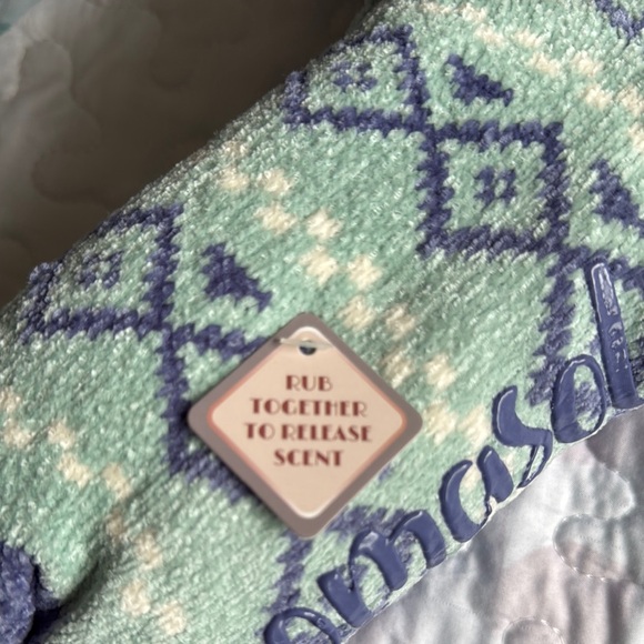 Aromasoles Rose & Shea Butter Infused Lounge Socks plush key chain NEW 2 pairs - Picture 8 of 11